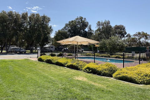 Elliston Caravan Park - Sunshine Coast Guide 1