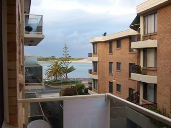 Pacific Court 8 - Sunshine Coast Guide 0