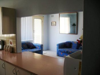 Pacific Court 8 - Sunshine Coast Guide 3