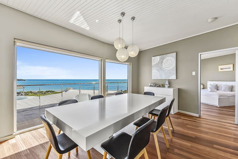 Aloha Waterfront Properties - Sunshine Coast Guide 3