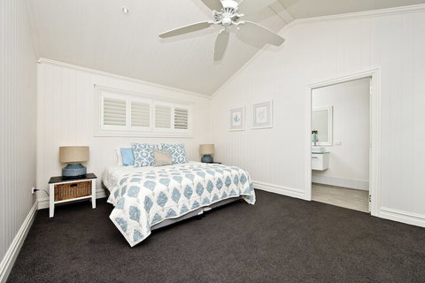 The Hamptons Beach House On Dutchies - Sunshine Coast Guide 6