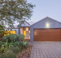 Daves Digs - Sunshine Coast Guide