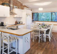 Coastal Cottage - Sunshine Coast Guide