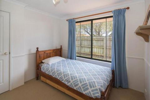 Bottlebrush - Sunshine Coast Guide 7