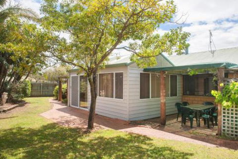 Bottlebrush - Sunshine Coast Guide 5