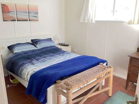 Wisteria Cottage On The Lagoon / Beach - Sunshine Coast Guide 2