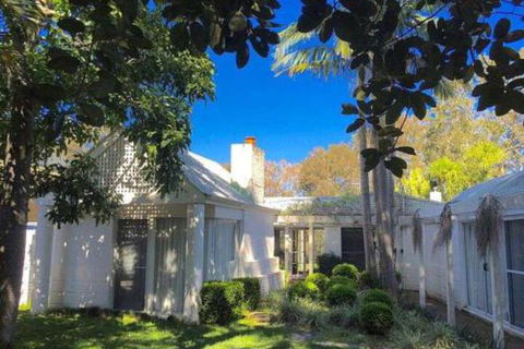 Wisteria Cottage On The Lagoon / Beach - Sunshine Coast Guide 0