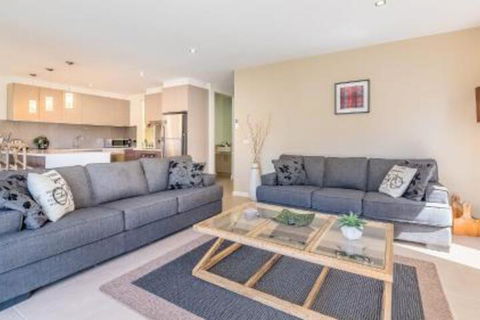 29 Birch Crescent Cowes - Sunshine Coast Guide 6