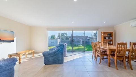 14 Lansell Road Cowes - Sunshine Coast Guide 2