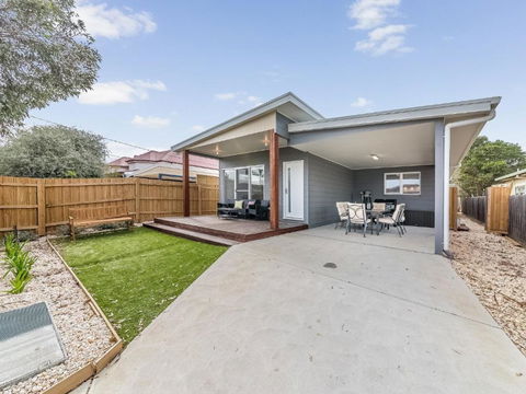 5B Genesta St. Cowes - Sunshine Coast Guide 6