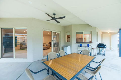Simms Retreat - Sunshine Coast Guide 2
