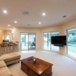 Simms Retreat - Sunshine Coast Guide 0