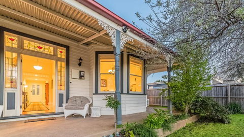 3 Genesta St. Cowes Federation Home - Sunshine Coast Guide 3