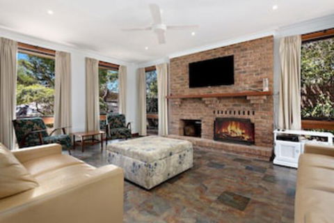 1 Gordon - Kenros Beach House - Sunshine Coast Guide 0