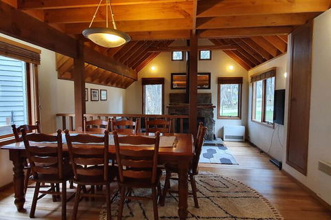 SNOWED INN Apartment - Sunshine Coast Guide 5