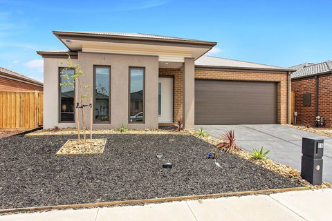 Point Cook Villas - Sunshine Coast Guide 1