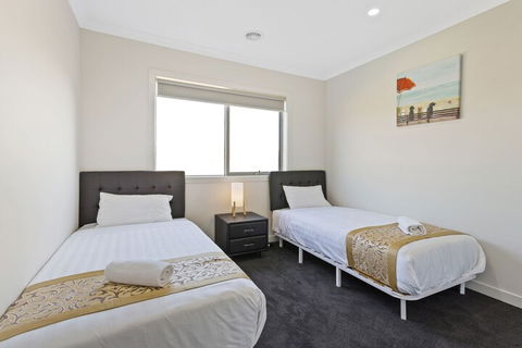 Point Cook Villas - Sunshine Coast Guide 6