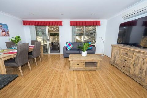 Ajax Avenue 2 / 35 Nelson Bay - Sunshine Coast Guide 1