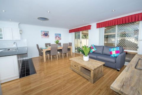 Ajax Avenue 2 / 35 Nelson Bay - Sunshine Coast Guide 0
