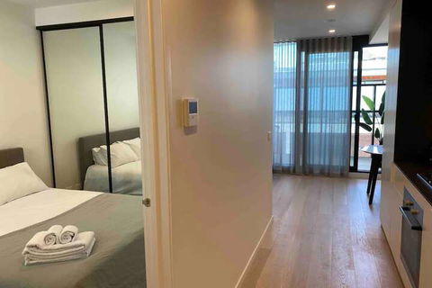 Modern 1 Bedroom Apartment South Yarra - Sunshine Coast Guide 4