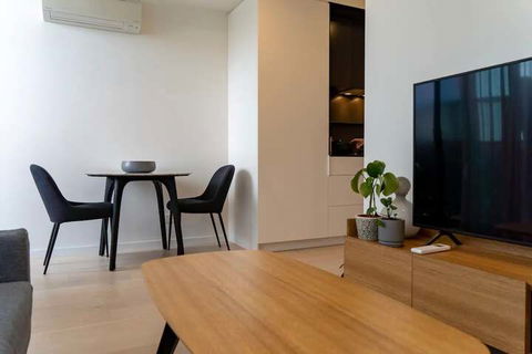 Modern 1 Bedroom Apartment South Yarra - Sunshine Coast Guide 1