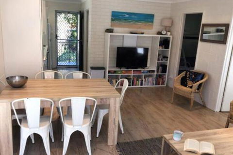 ALOHA At BLUEYS - Sunshine Coast Guide 0
