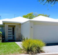 Contemporary Cove - Sunshine Coast Guide