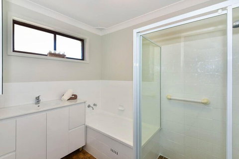 The Noraville House Large Family Home - Sunshine Coast Guide 0