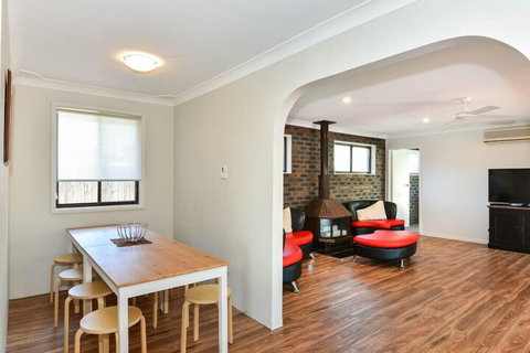 The Noraville House Large Family Home - Sunshine Coast Guide 2