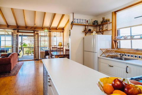The Blue Beach House - Sunshine Coast Guide 7