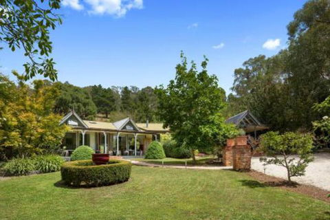 In The Valley - Sunshine Coast Guide 0