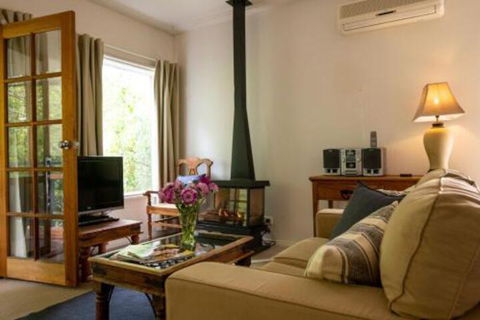 In The Valley - Sunshine Coast Guide 3