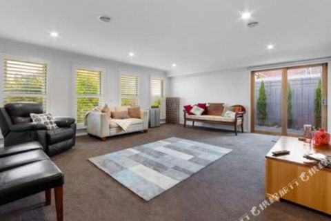 Heidelberg Haven - Sunshine Coast Guide 5