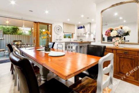 Heidelberg Haven - Sunshine Coast Guide 0