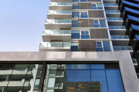 South Yarra Claremont Apartment - Sunshine Coast Guide 1