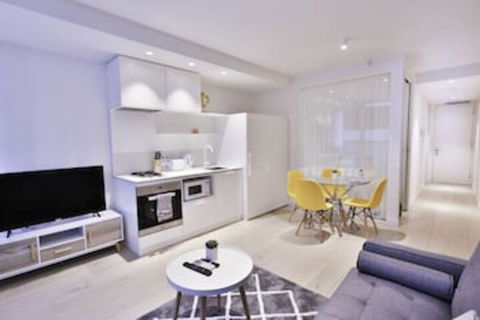 South Yarra Claremont Apartment - Sunshine Coast Guide 0
