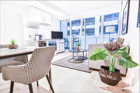 South Yarra Claremont Apartment - Sunshine Coast Guide 5