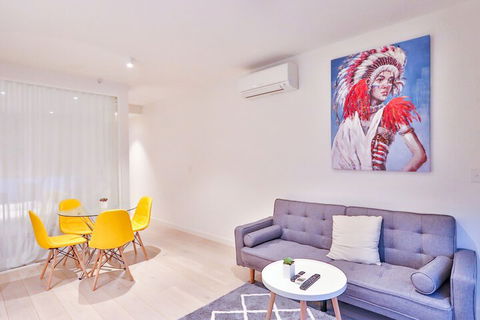 South Yarra Claremont Apartment - Sunshine Coast Guide 4
