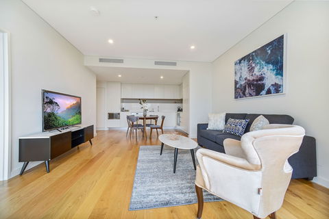 Modern Apartment Next To Largest Shopping Centre - Sunshine Coast Guide 3
