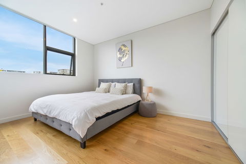 Modern Apartment Next To Largest Shopping Centre - Sunshine Coast Guide 1