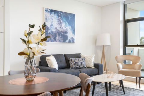 Modern Apartment Next To Largest Shopping Centre - Sunshine Coast Guide 6