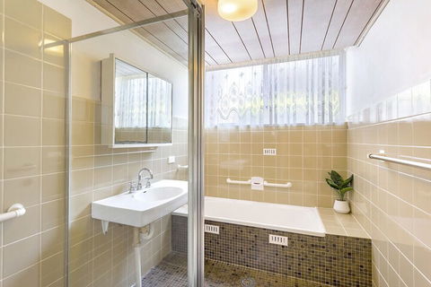 Casuarinas Unit 1 / 33 Soldiers Point Road - Sunshine Coast Guide 7
