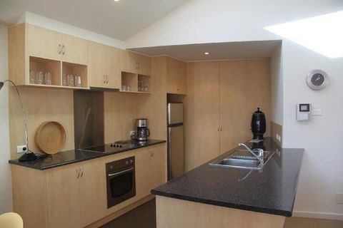 SACKVILLE APARTMENT 1 - Sunshine Coast Guide 2