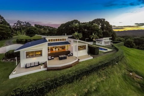 A PERFECT STAY - Byron's Brae - Sunshine Coast Guide 0