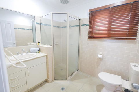 Absolute Airlie Central Airlie Beach - Sunshine Coast Guide 3
