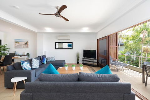 Absolute Airlie Central Airlie Beach - Sunshine Coast Guide 1