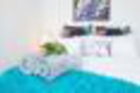 GUSTAVs THE KISS 2Bed Brisbane CBD Netflix - Sunshine Coast Guide 4