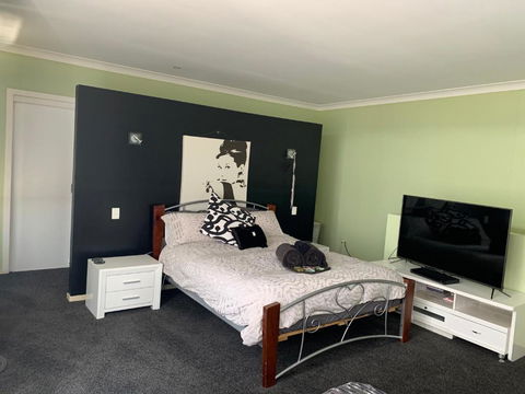 Farm Stay On Horse Property - Sunshine Coast Guide 1