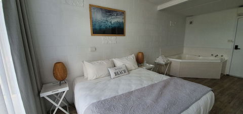 Beach Holiday Apartments Motel - Sunshine Coast Guide 6