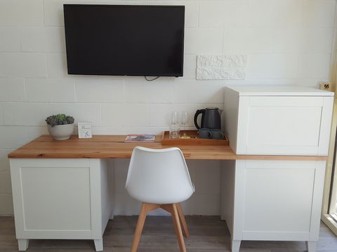Beach Holiday Apartments Motel - Sunshine Coast Guide 4